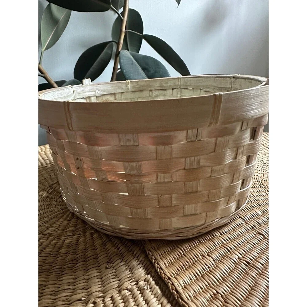 9” diameter circle wicker decorative basket